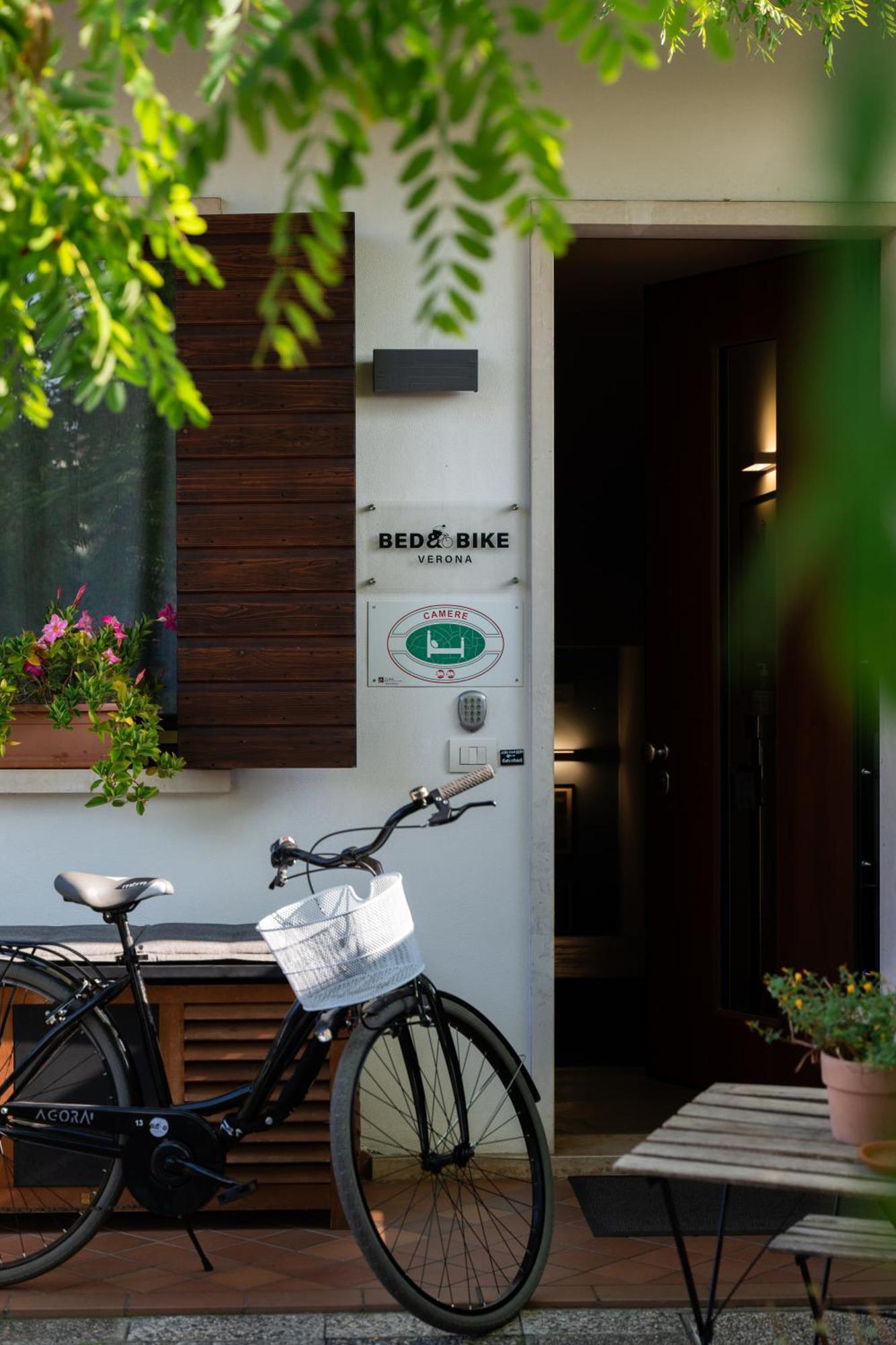 Bed And Bike เวโรนา ภายนอก รูปภาพ