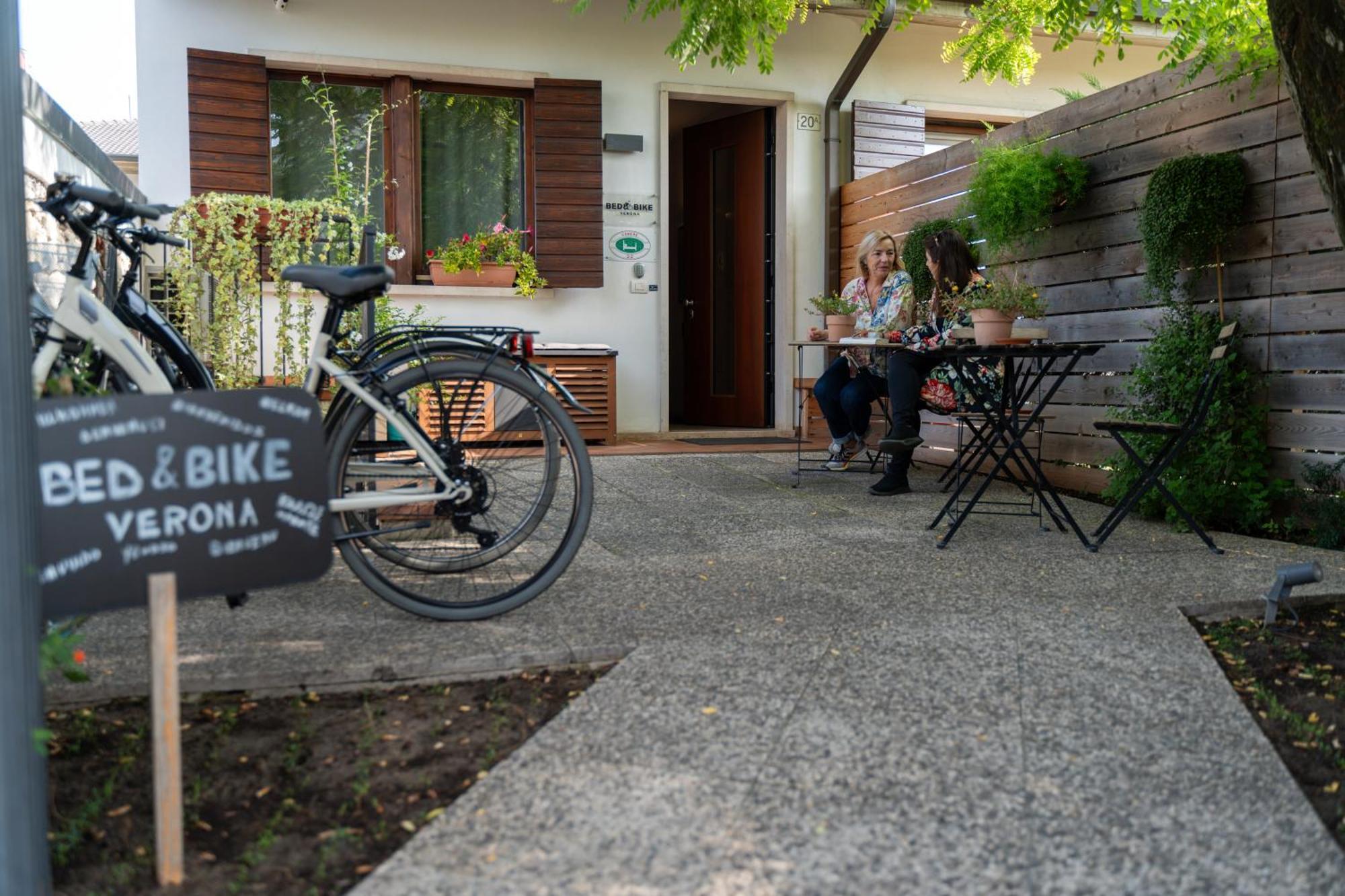 Bed And Bike เวโรนา ภายนอก รูปภาพ