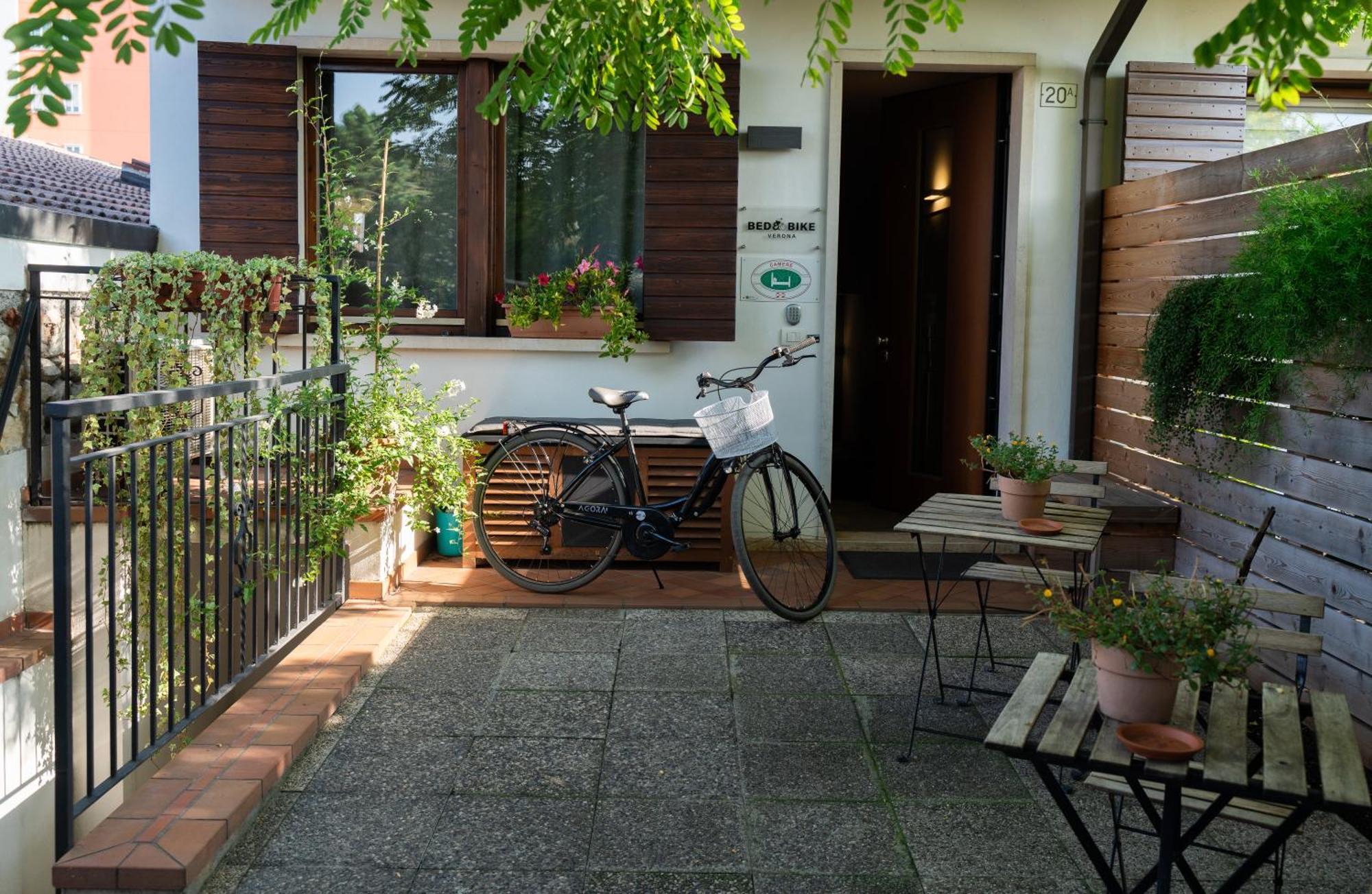 Bed And Bike เวโรนา ภายนอก รูปภาพ